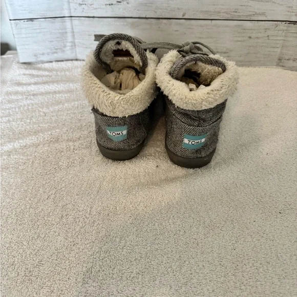 Vintage Toms Shearling Boots - Picture 2 of 7